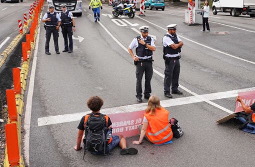 Blockade in Bad Cannstatt – jetzt mussten zwei Aktivisten vor Gericht erscheinen. Foto: A. Rosar