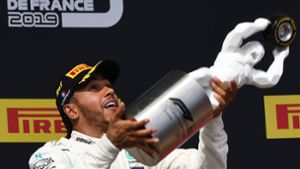 Immer gewinnen die gleichen: Auch in Frankreich holte sich in Lewis Hamilton ein Mercedes-Pilot die Trophäe. Foto: AFP