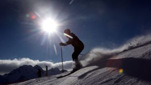 Ein 50-Jähriger hat sich beim Skifahren schwer verletzt. (Symbolbild) Foto: dpa