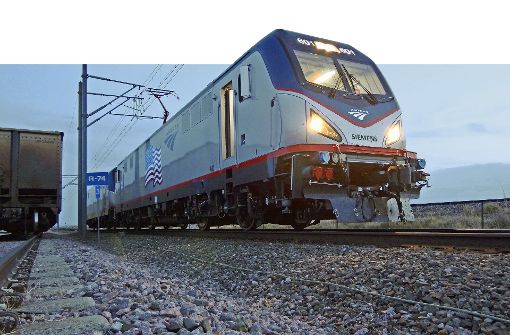 Firmen wie Siemens präsentieren sich mit ihren  oft an US-Standorten  gefertigten Investitionsgütern als Lokomotive der US-Wirtschaft–  die   große Flagge  an der Seite inklusive. Foto: Siemens