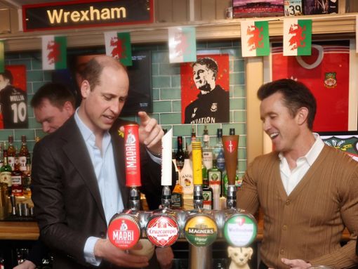 Prinz William im Kult-Pub The Turf im walisischen Wrexham. Foto: imago/i Images