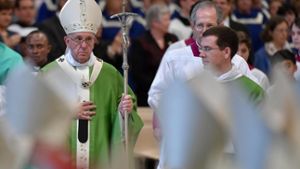 Papst Franziskus beendete das dreiwöchige Treffen der Bischöfe am Sonntag mit einer Messe im Petersdom beendete. Foto: dpa