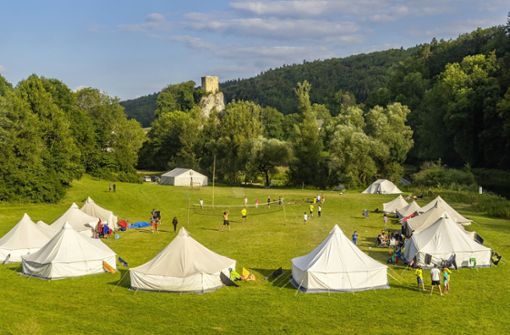 Ein Zeltlager im Oberen Donautal bei Beuron. (Archivbild) Foto: imago images / Arnulf Hettrich/Arnulf Hettrich