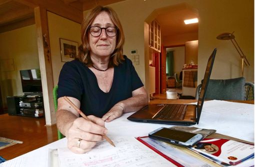 Wenn Andrea Käufer für ihren Job als Inklusionsbeauftragte nicht gerade zuhause an ihrem Computer sitzt, erkundet sie ihre Heimatstadt Korntal-Münchingen. Foto: Simon Granville
