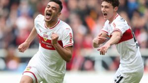 Ozan Kabak (li.) brüllt seine Freude über seinen zweiten Treffer für den VfB hinaus – und bringt damit auch Benjamin Pavard zum Jubeln. Foto: Getty