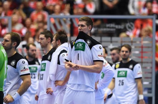 Enttäuschung nach dem Spiel um Platz drei bei der Handball-WM: Finn Lemke (vorne) und das deutsche Team Foto: AFP