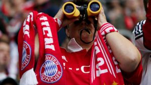 Sind für die Fans des  FC Bayern die Verfolger nur noch mit dem Fernglas zu entdecken? Foto: dpa/Matthias Schrader