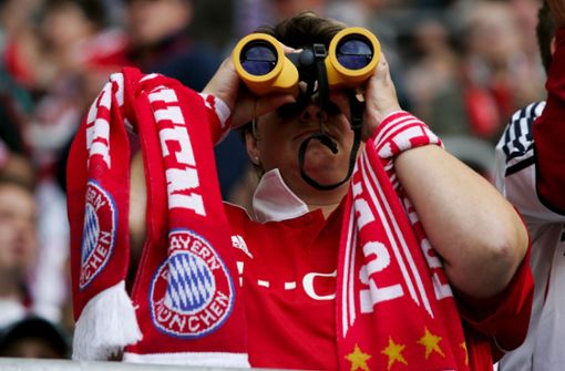 Sind für die Fans des  FC Bayern die Verfolger nur noch mit dem Fernglas zu entdecken? Foto: dpa/Matthias Schrader