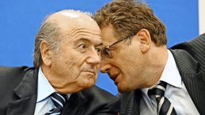 Profiteure unter sich: Joseph Blatter (li.) und Jerome Valcke, einst Präsident und Generalsekretär der Fifa Foto: AFP