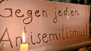 Antisemitismus hat viele Facetten. Er drückt sich in Sprache und  in der Musik aus und ist Alltag an Schulen. Foto: dpa/Sven Kaeuler