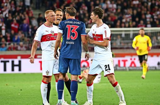 Vielbeschäftigte Abwehr: Andreas Beck (li.) und Benjamin Pavard (re.) wurde es gegen Düsseldorf nicht langweilig. Foto: Baumann