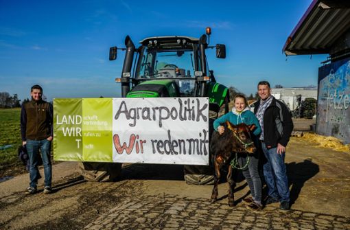 Baden-Württembergs Landwirte machen sich bereit für die Demo – unter ihnen auch Judith Fetzer (Zweite von rechts). Foto: SDMG/SDMG / Kohls