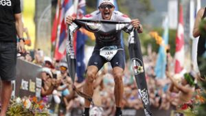 Jan Frodeno hat die Siegesserie der deutschen Triathleten beim Ironman auf Hawaii eindrucksvoll fortgesetzt. Foto: dpa/Marco Garcia
