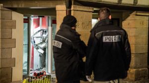 Unbekannte haben am Rathaus von Schlaitdorf einen Geldautomaten gesprengt. Foto: SDMG