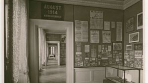 Die sogenannte Weltkriegsbibliothek im Schloss Rosenstein wurde 1944 ein Raub der Flammen. Foto: Bibliothek für Zeitgeschichte