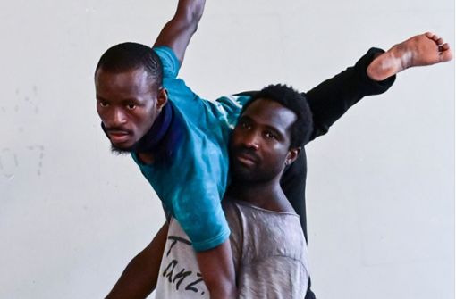 Yahi Nestor Gahe (rechts) tanzt in „Equi libre“ gemeinsam mit Sanga Ouattara Foto: /YNG
