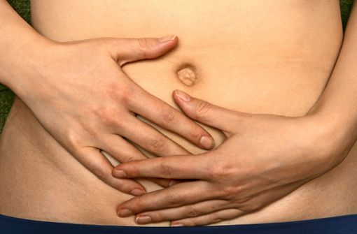 Eine Ansteckung mit Chlamydien löst oft nur leichte Symptome aus – doch die Erreger können bis  in die Gebärmutter wandern und zu Unfruchtbarkeit führen. Foto: dpa