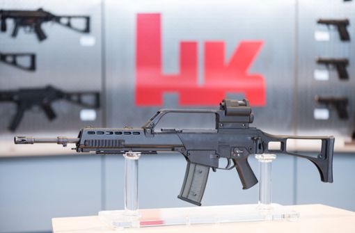 Das Sturmgewehr G36 steht beim Waffenhersteller Heckler & Koch in einem Ausstellungsraum. Foto: dpa
