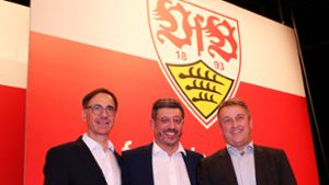 VfB-Präsident Claus Vogt (Mitte) ist von Bernd Gaiser (links) und Rainer Mutschler überstimmt worden. Foto: Baumann