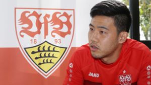 Die Wege trennen sich: Wataru Endo verlässt nach vier Jahren den VfB Stuttgart. Foto: Baumann/Hansjürgen Britsch