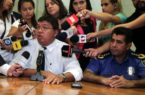 In Paraguay ist ein deutsches Ehepaar entführt und ermordet worden. Paraguays Innenminister Francisco José De Vargas Benítez (links) sagte am Donnerstag, dass beide Opfer Schussverletzungen am Rücken aufwiesen.  Foto: dpa