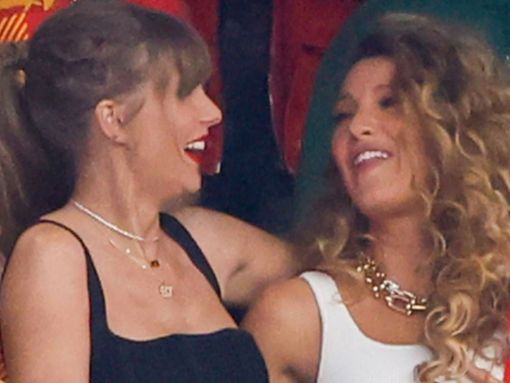 Taylor Swift fieberte mit Freundin Blake Lively in der VIP-Loge mit - und sorgte für süße modische Highlights. Foto: IMAGO/UPI Photo