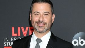 TV-Moderator Jimmy Kimmel liegt mit Corona flach. Foto: Kathy Hutchins/Shutterstock.com
