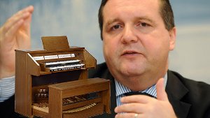 Stefan Mappus (CDU),Ministerpräsident: Orgel, Schlagzeug Foto:  Montage: StN