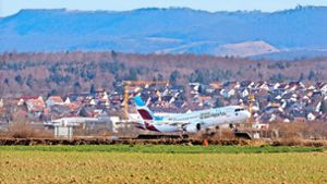 Konsequentere Schritte gegen Fluglärm fordern die Menschen im Landkreis Esslingen. Foto: Horst Rudel