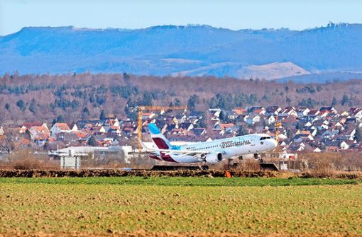 Konsequentere Schritte gegen Fluglärm fordern die Menschen im Landkreis Esslingen. Foto: Horst Rudel