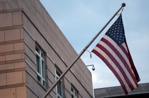 Die amerikanische Botschaft in Berlin – mit Flagge und Überwachungskamera. Foto: Getty Images Europe
