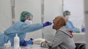 Forscher arbeiten an Wegen, das Coronavirus zu bekämpfen (Symbolbild). Foto: dpa/Javi Colmenero