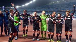 Die Spieler von Bayer Leverkusen haben allen Grund zu Jubeln: Nach einem 1:0 in San Sebastian ist Bayer im Achtelfinale der Champions League. Foto: dpa