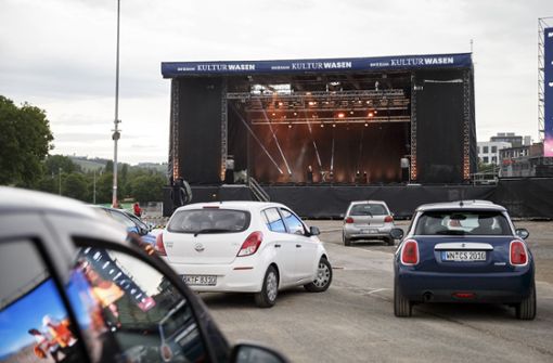 Auftritt unter Autokinobedingungen: Joey Kelly auf dem Kulturwasen Foto: Lichtgut/Julian Rettig