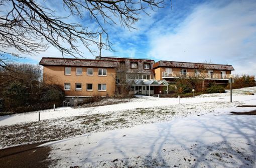 Dass Wohnheim des ehemaligen Plochinger Krankenhauses macht dem  Neubau eines Verwaltungsgebäudes Platz. Foto: Horst Rudel