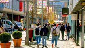 Welche Auswirkungen hat das geplante Aus für Karstadt in der Bahnhofstraße und für den Einzelhandel in Esslingen? Foto: Roberto Bulgrin