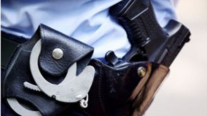 Ein Mann mit Spielzeugpistole hat schon wieder einen Polizeieinsatz ausgelöst (Symbolbild). Foto: dpa
