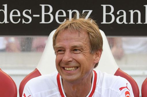 In der Morningshow von Antenne 1 wird über den VfB-Spieler Jürgen Klinsmann berichtet – ein Aprilscherz. Foto: dpa