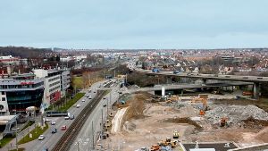 Auf dem Kiefer-Gelände an der Heilbronner Straße (rechts) soll ein Baumarkt entstehen. Der Baubeginn ist für das Frühjahr 2013 geplant Foto: Georg Friedel