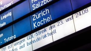 Wie bereits am Montag müssen sich Reisende  auf Zugausfälle und Verspätungen einstellen. Foto: dpa/Matthias Balk