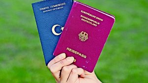 Mehr Doppelpässe: Der Bundestag hat die Staatsbürgerschaft reformiert. Foto: dpa