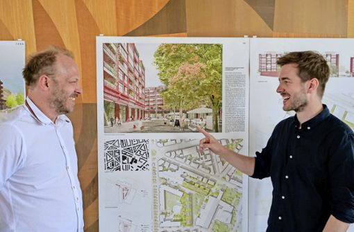 Geschäftsführer Ulrich Binder (links) und Architekt David Fritz vom Münchner Büro Fink + Jocher freuen sich über ihren Erfolg. Foto: Jürgen Brand