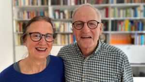 Magdalena und Wolfgang Klaus heute in ihrer Stuttgarter Wohnung. Foto: Florian Gann