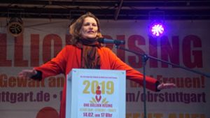 Brigitte Lösch in Aktion: im Februar 2019 bei einer Kundgebung, bei der Gewalt gegen Frauen angeprangert wird. Foto: 7aktuell.de