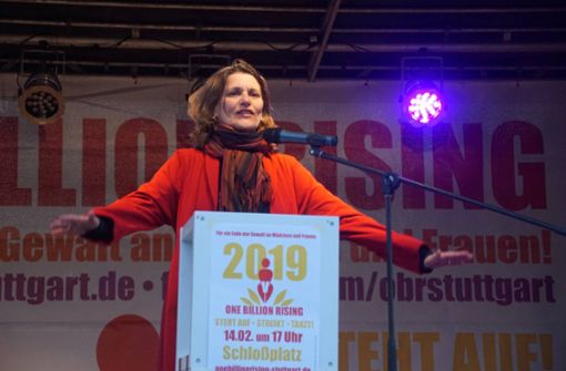 Brigitte Lösch in Aktion: im Februar 2019 bei einer Kundgebung, bei der Gewalt gegen Frauen angeprangert wird. Foto: 7aktuell.de