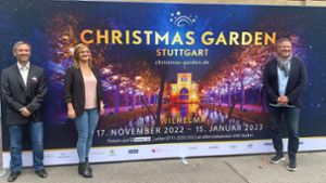 Wilhelma-Chef Thomas Kölbin, Melanie Becker und Christian Doll von C2 Concerts haben am Mittwoch die Pläne für den Christmas Garden 2022 vorgestellt.               Foto: /ubo