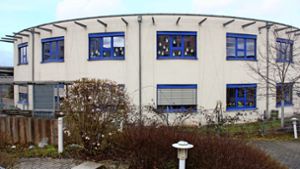 Die Maria-Montessori-Schule stammt aus dem Jahr 1997. Im April soll der Umbau starten. Läuft alles nach Zeitplan, ist im Sommer 2023 alles fertig. Foto: Bernd Zeyer