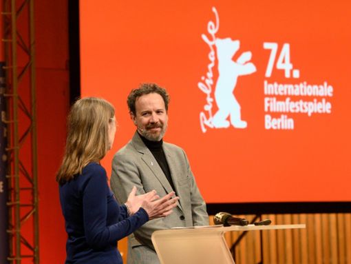 Mariette Rissenbeek und Carlo Chatrian stellen das Programm der 74. Berlinale vor. Foto: imago/Cathrin Bach