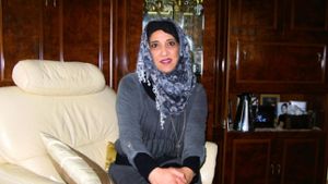 Achlam Kabaha ist Muslimin und trägt ihr Kopftuch aus Überzeugung. Foto: Jens Noll