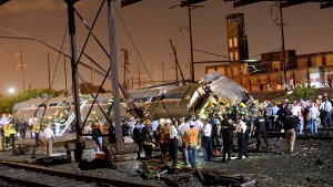 Bei einem Zugunglück in den USA sind mindestens fünf Menschen ums Leben gekommen.  Foto: Philadelphia Inquirer/ZUMA